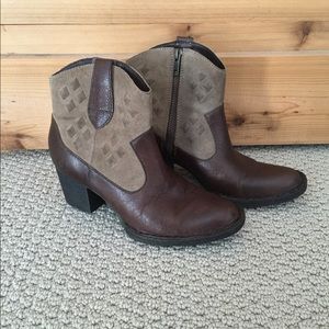 Born Short Leather Boots